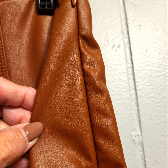 Versona NWT Faux Leather pants camel, size small - Picture 6 of 12